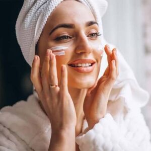 Salon essentials.                             SPF50 with Niacinamide